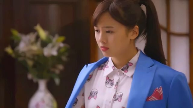 恬恬把任浩铭推下水 没想到任浩铭灵机一动 让校花做人工呼吸 热点 头条 华为视频